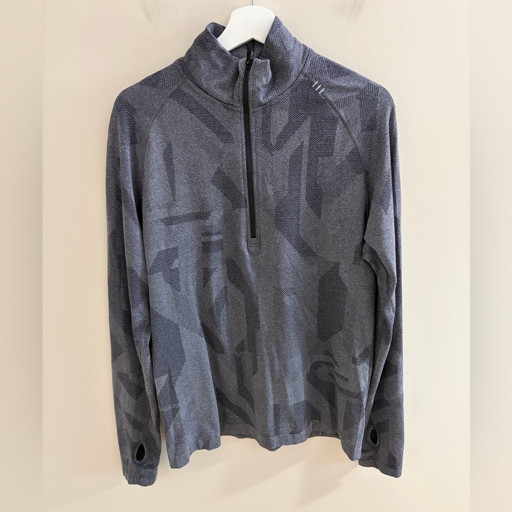 Lululemon Metal Vent Tech Half-Zip in a Camo Black Slate Patten Size Medium - Picture 7 of 12